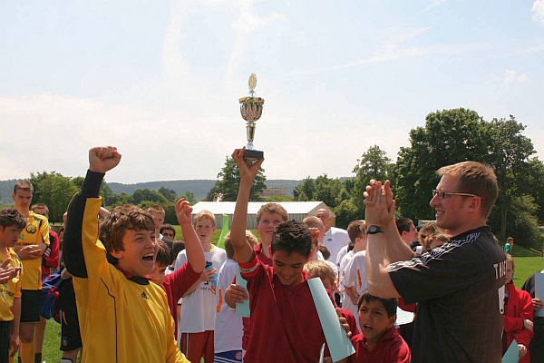 Die Fu&szlig;ballmannschaft der Klosterbergschule gewinnt den Jagsttalpokal 2008